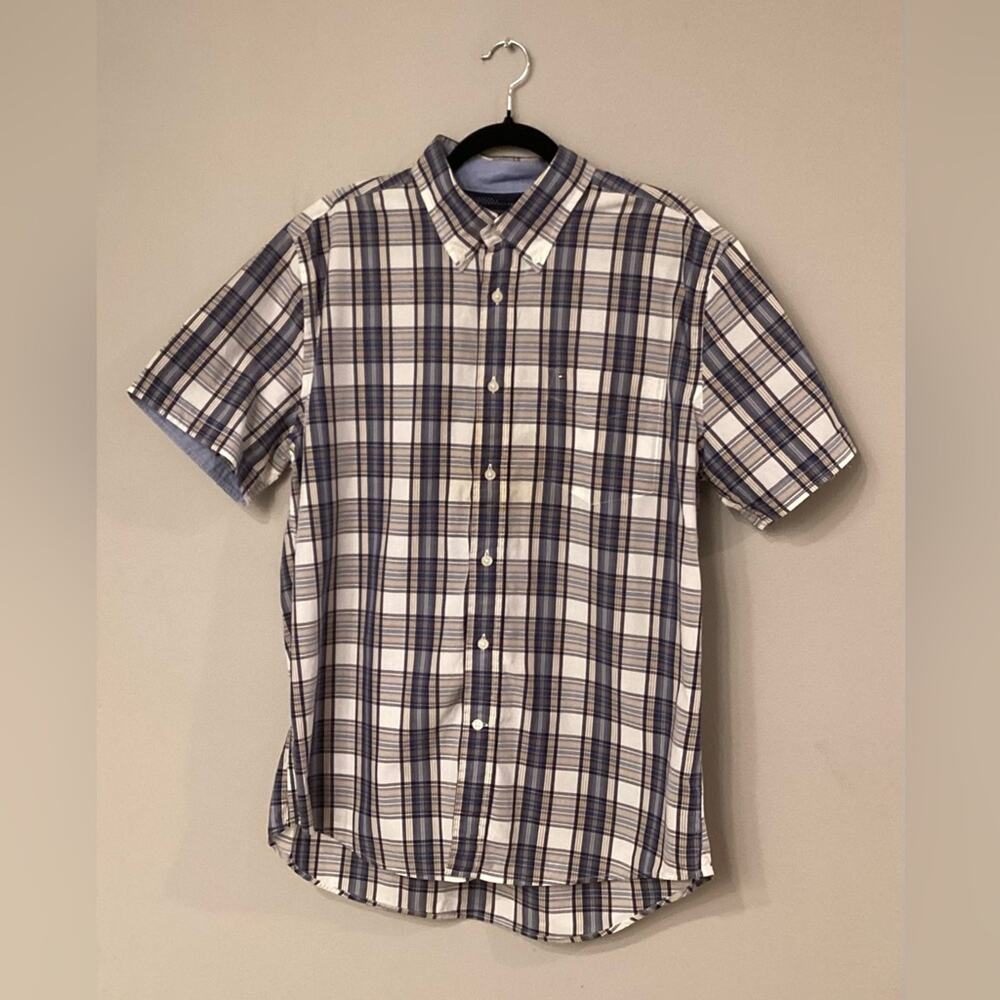 Tommy Hilfiger Short Sleeve Button Down Plaid Shirt in Size Large. Preloved.